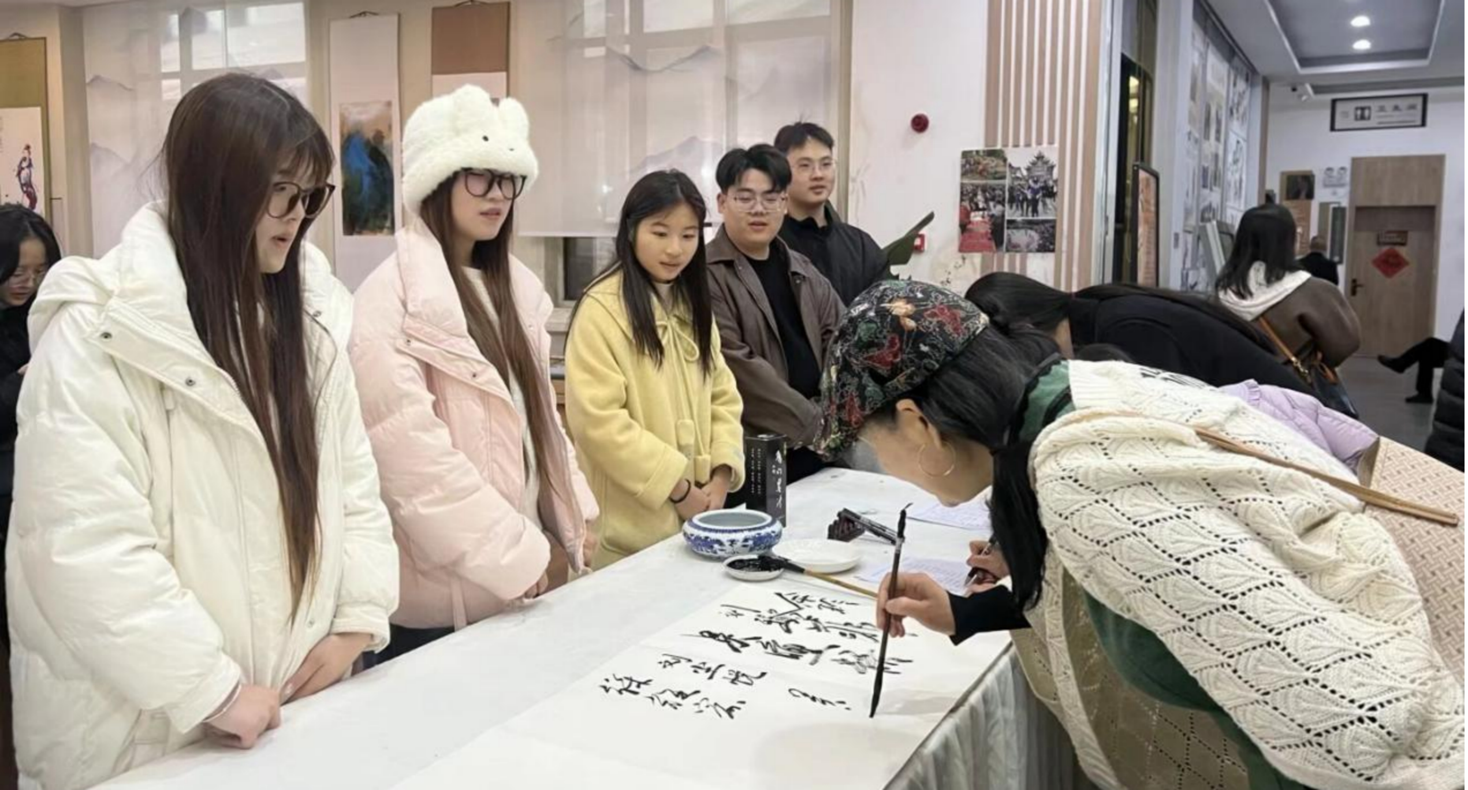 内江师范学院书法协会走进美术馆观展和志愿服务活动-中华传统书画文化研究院